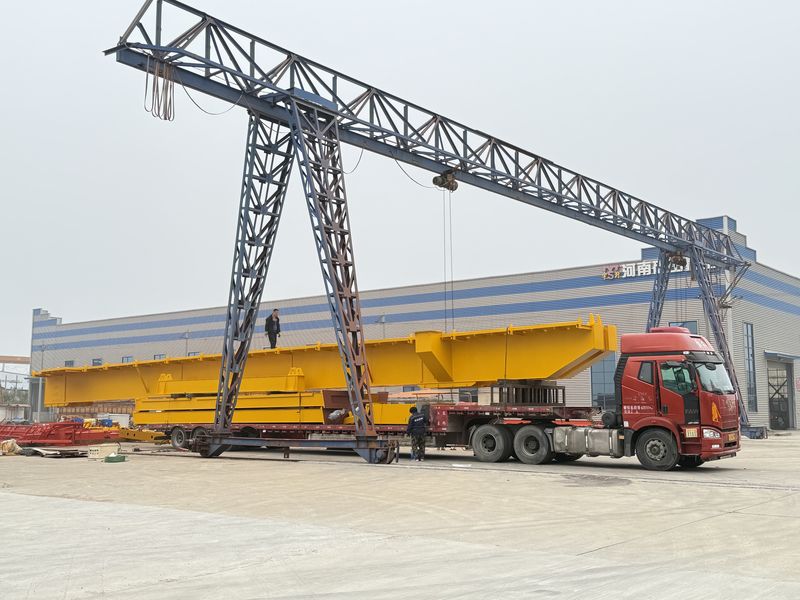 歐式包廂雙主梁門(mén)式起重機(jī) MG30/5t-22m 制作完成 裝車(chē)發(fā)出
